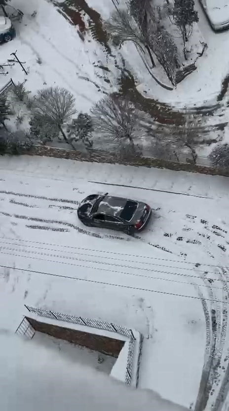 ELAZIĞ’DA KAR YAĞIŞI SONRASI KAYGANLAŞAN YOLLARDA KAYAN ARAÇLAR VATANDAŞLARIN CEP TELEFONU...