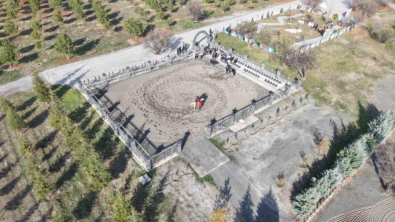 ELAZIĞ HİPODROMU, 3 ARALIK DÜNYA ENGELLİLER GÜNÜ KAPSAMINDA ÖZEL GEREKSİNİMLİ ÖĞRENCİLERİ...