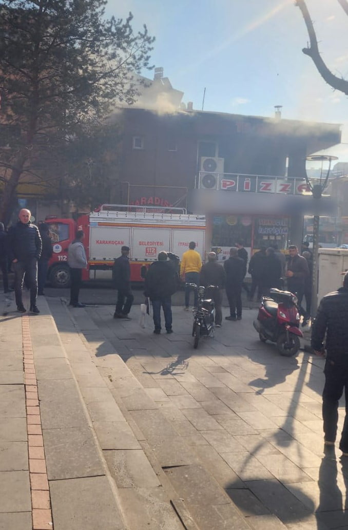 ELAZIĞ’IN KARAKOÇAN İLÇESİNDE BULUNAN BİR RESTORANDIN MUTFAK BÖLÜMÜNDE ÇIKAN YANGIN, İTFAİYE...