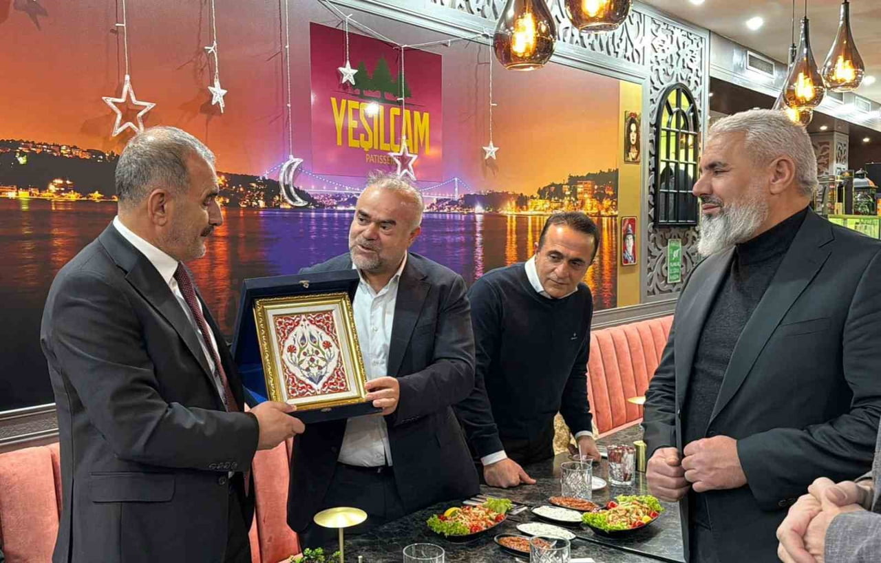 ELAZIĞ TİCARET VE SANAYİ ODASI BAŞKANI İDRİS ALAN, HOLLANDA’DA ELAZIĞLI İŞ İNSANLARIYLA...