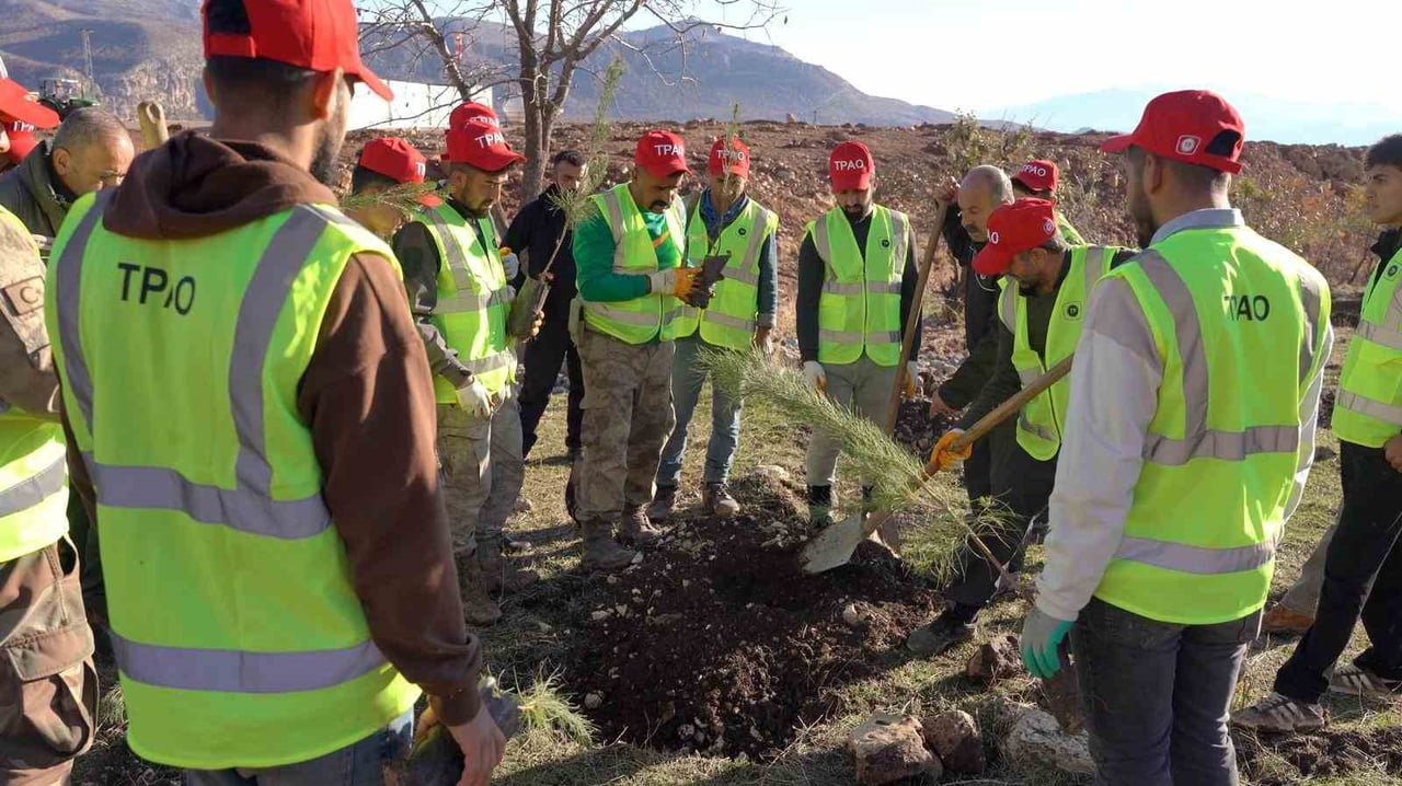 ENERJİ VE TABİİ KAYNAKLAR BAKANI ALPARSLAN BAYRAKTAR, "100 BİN FİDAN HEDEFİMİZ DOĞRULTUSUNDA...