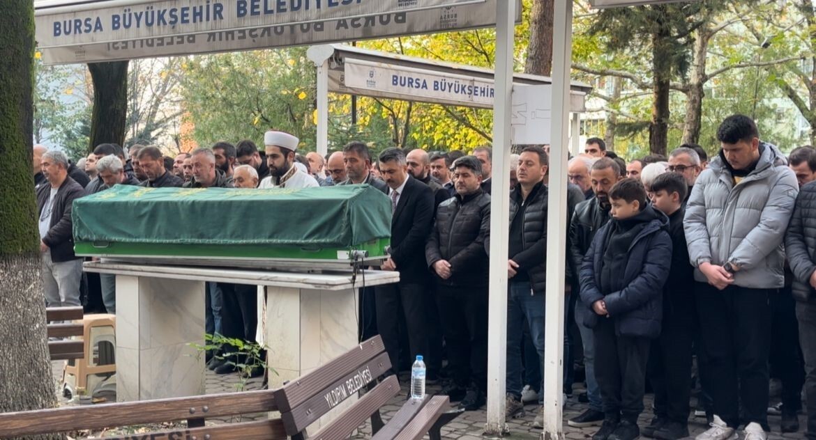 ENES ÖZER İÇİN ERTUĞRULGAZİ MERKEZ CAMİİ'NDE CENAZE TÖRENİ DÜZENLENDİ