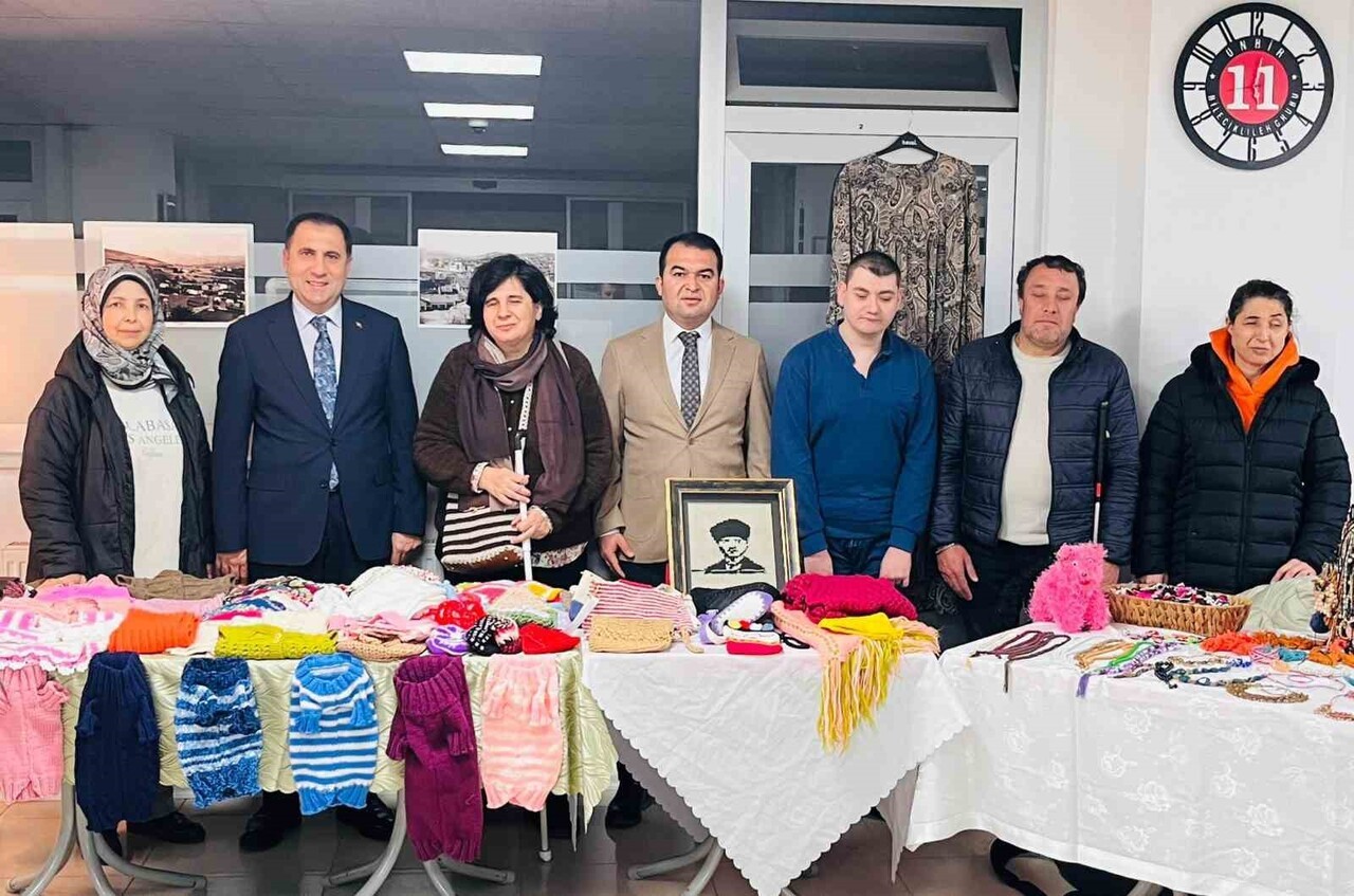 ENGELLİ BİREYLER ÇİNİ SANATIYLA HAYALLERİNİ BETİMLEDİ