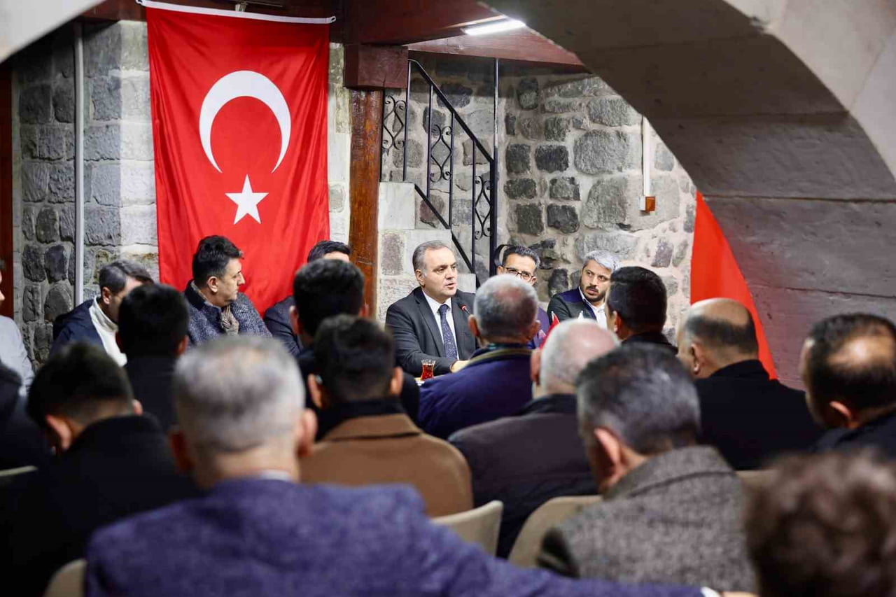 ERCİYES ÜNİVERSİTESİ (ERÜ) REKTÖRÜ PROF. DR. FATİH ALTUN; BİRLİK VAKFI KAYSERİ ŞUBESİ TARAFINDAN...