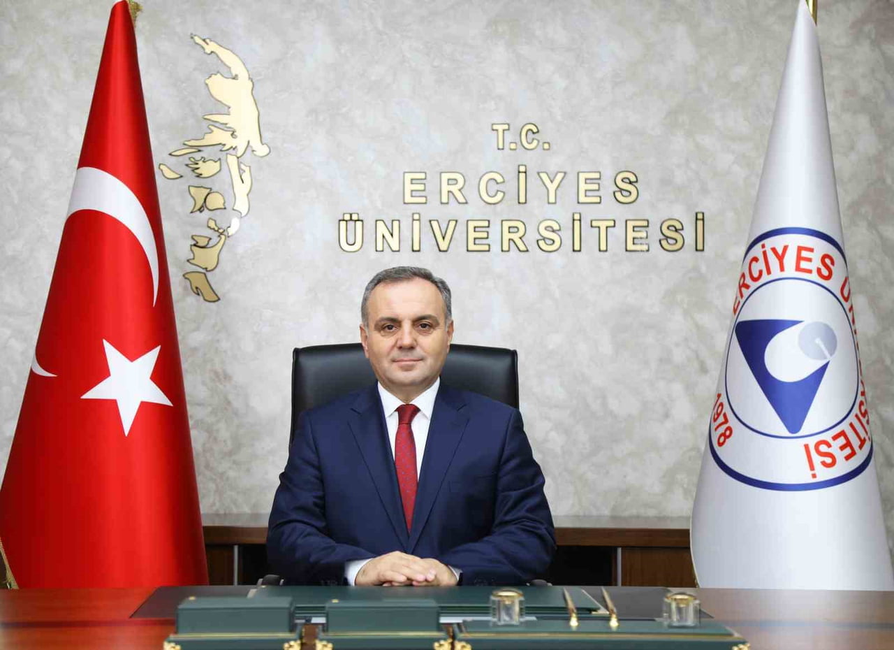 ERCİYES ÜNİVERSİTESİ (ERÜ) REKTÖRÜ PROF. DR. FATİH ALTUN, YENİ YIL DOLAYISIYLA BİR MESAJ...