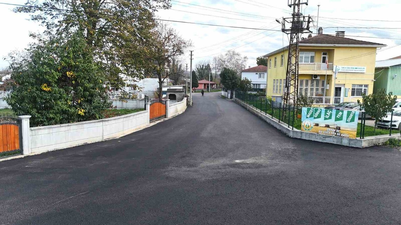 ERENLER BELEDİYESİ İLÇE GENELİNDE ASFALT ÇALIŞMALARINI YOĞUN BİR ŞEKİLDE SÜRDÜRÜYOR.