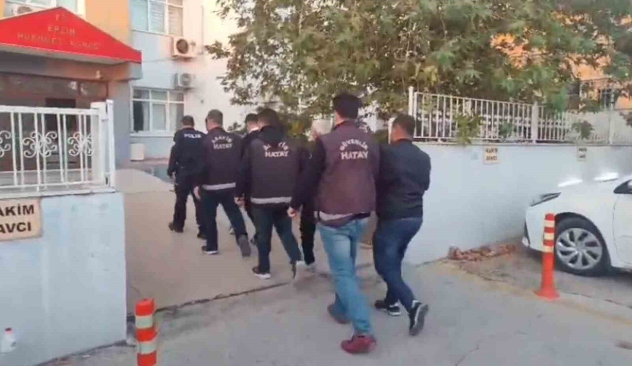 ERZİN’DE HAPİS CEZASI İLE ARANAN 4 KİŞİ TUTUKLANDI