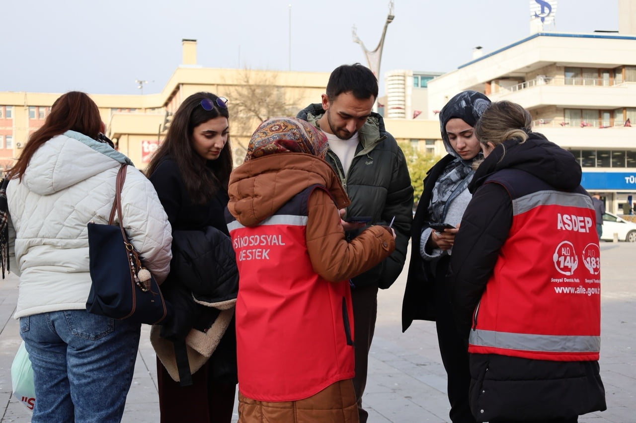ERZİNCAN AİLE VE SOSYAL HİZMETLER İL MÜDÜRLÜĞÜ TARAFINDAN YÜRÜTÜLEN "DİJİTAL DÜNYADA ÇOCUK HAKLARI...