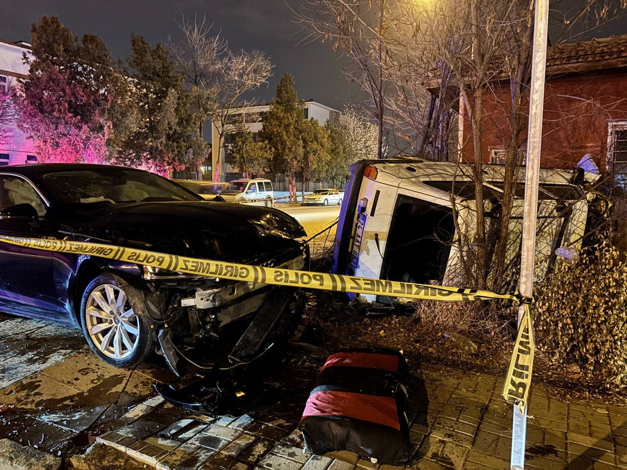 ERZİNCAN’DA İKİ OTOMOBİL ÇARPIŞTI: 5 YARALI