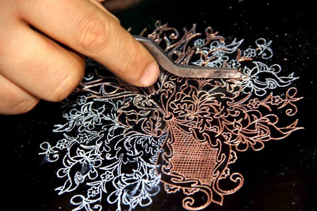 ERZİNCAN’DA TARİHİ GEÇMİŞİ BULUNAN BAKIR İŞLEMECİLİĞİ, KADINLARIN EMEĞİYLE GELECEĞE...