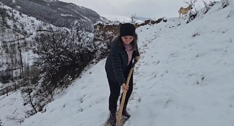 ERZİNCAN’IN REFAHİYE İLÇESİNDE KAR YAĞIŞI ETKİLİ OLDU