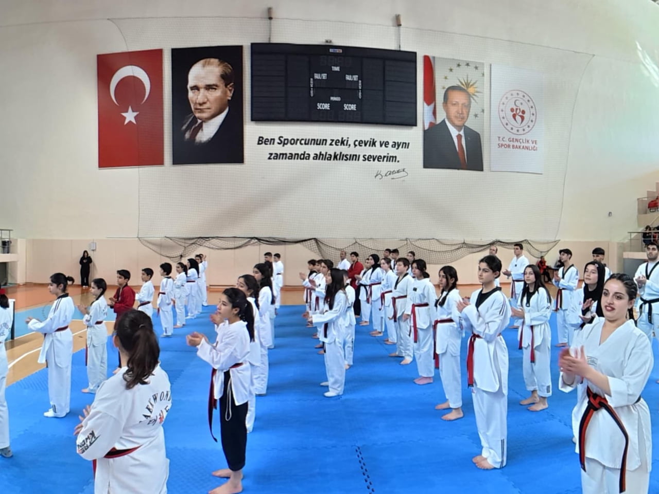 ERZİNCAN, SİYAH KUŞAK VE DAN TERFİ SINAVINA EV SAHİPLİĞİ YAPTI