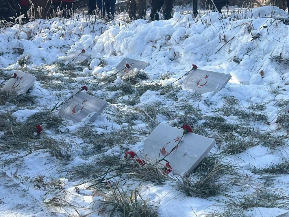 ERZURUM'DA 59 YIL ÖNCE 247. PİYADE ALAYI KOĞUŞU'NDA ÇIKAN YANGINDA ŞEHİT OLAN 65 ASKERİN YÜREK...