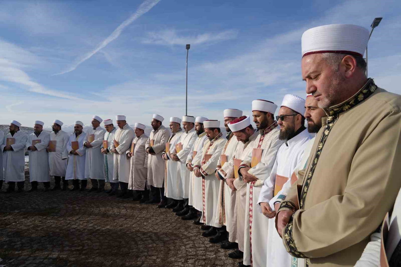 ERZURUM'U DOĞAL AFETLERDEN KORUMAK İÇİN PİR ALİ BABA TARAFINDAN YAKLAŞIK 500 YIL ÖNCE...