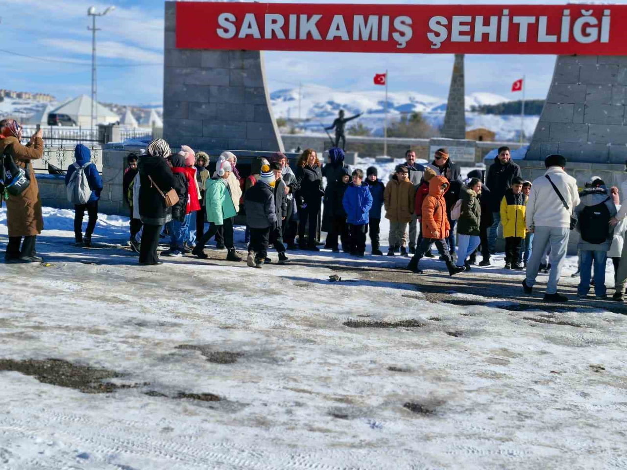 ERZURUM'UN PALANDÖKEN İLÇESİNE BAĞLI BAŞÖĞRETMEN İLKOKULU ÖĞRENCİLERİNİN OLUŞTURDUĞU BİR GRUP...