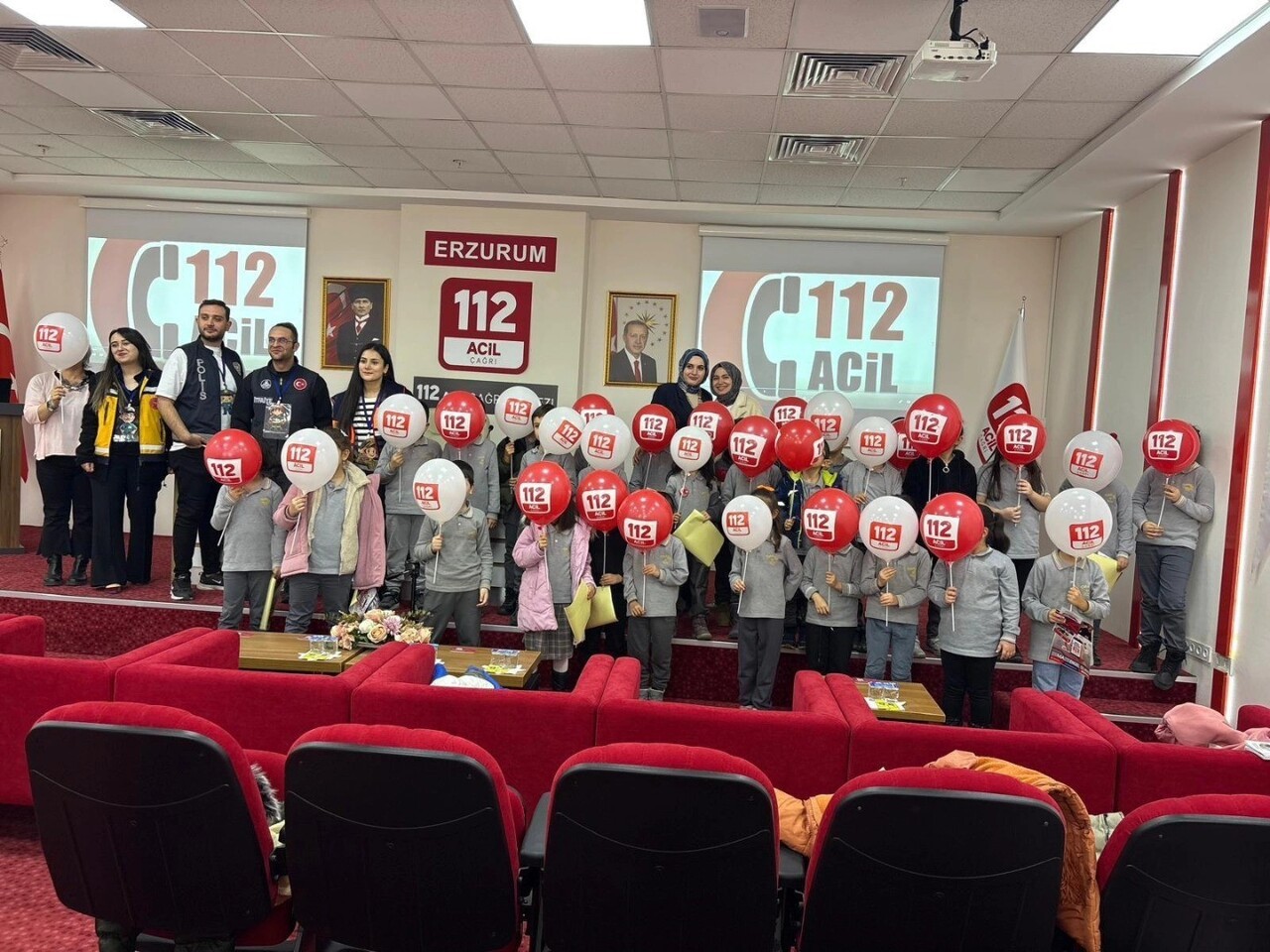 ERZURUM’DA ÇOCUKLARA 112 FARKINDALIĞINI AŞILAMAK AMACIYLA BİR ETKİNLİK DÜZENLENDİ.