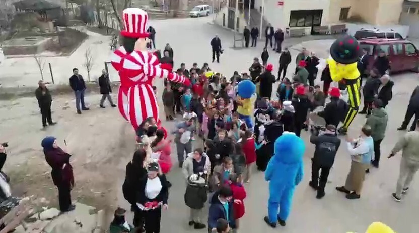 ERZURUM DEVLET TİYATROSU’NUN "PERDEDE OYUN, KÖYDE ŞENLİK VAR" PROJESİ KAPSAMINDA PASİNLER ALVAR...