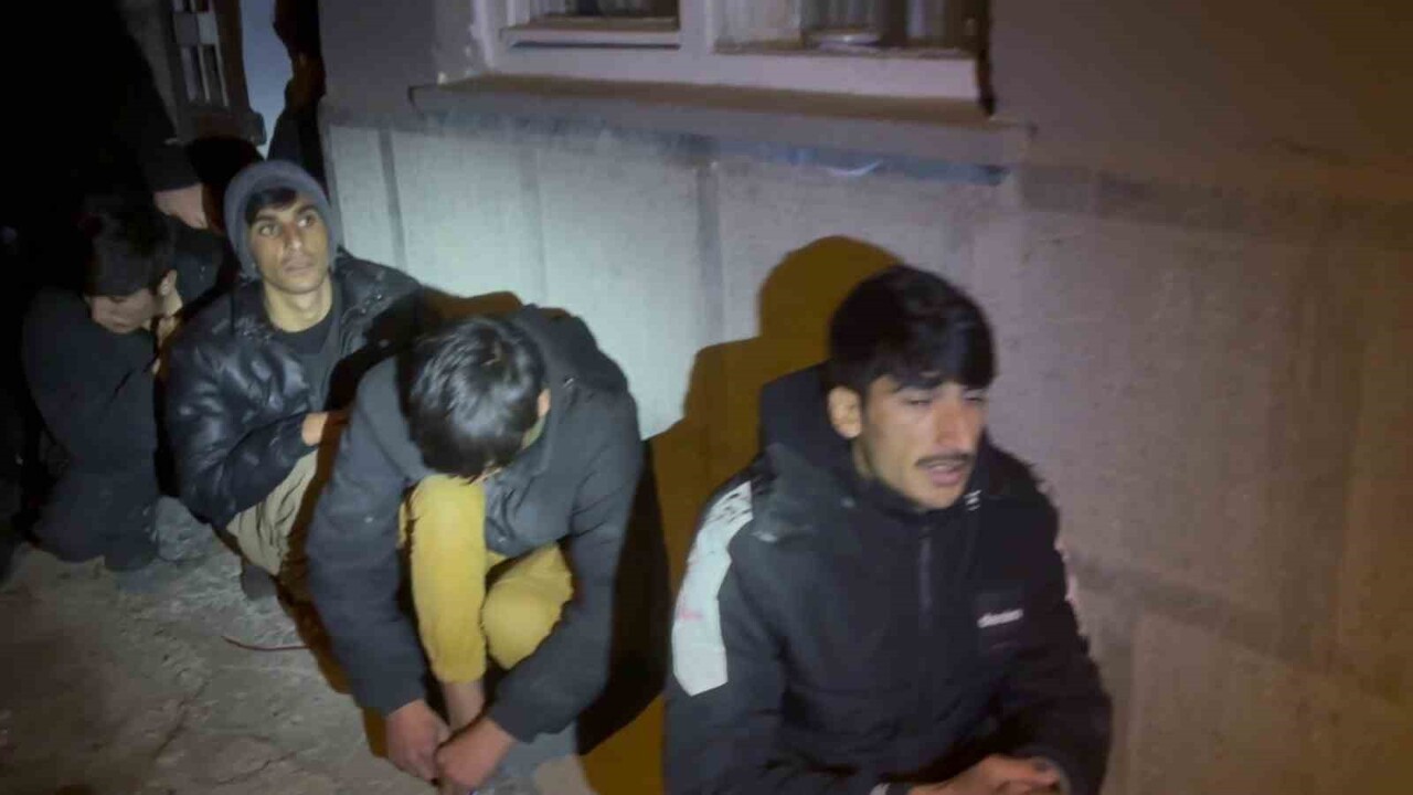 ERZURUM POLİSİ, GÖÇMEN KAÇAKÇILIĞIYLA MÜCADELE KAPSAMINDA; 73 DÜZENSİZ GÖÇMEN ŞAHIS...