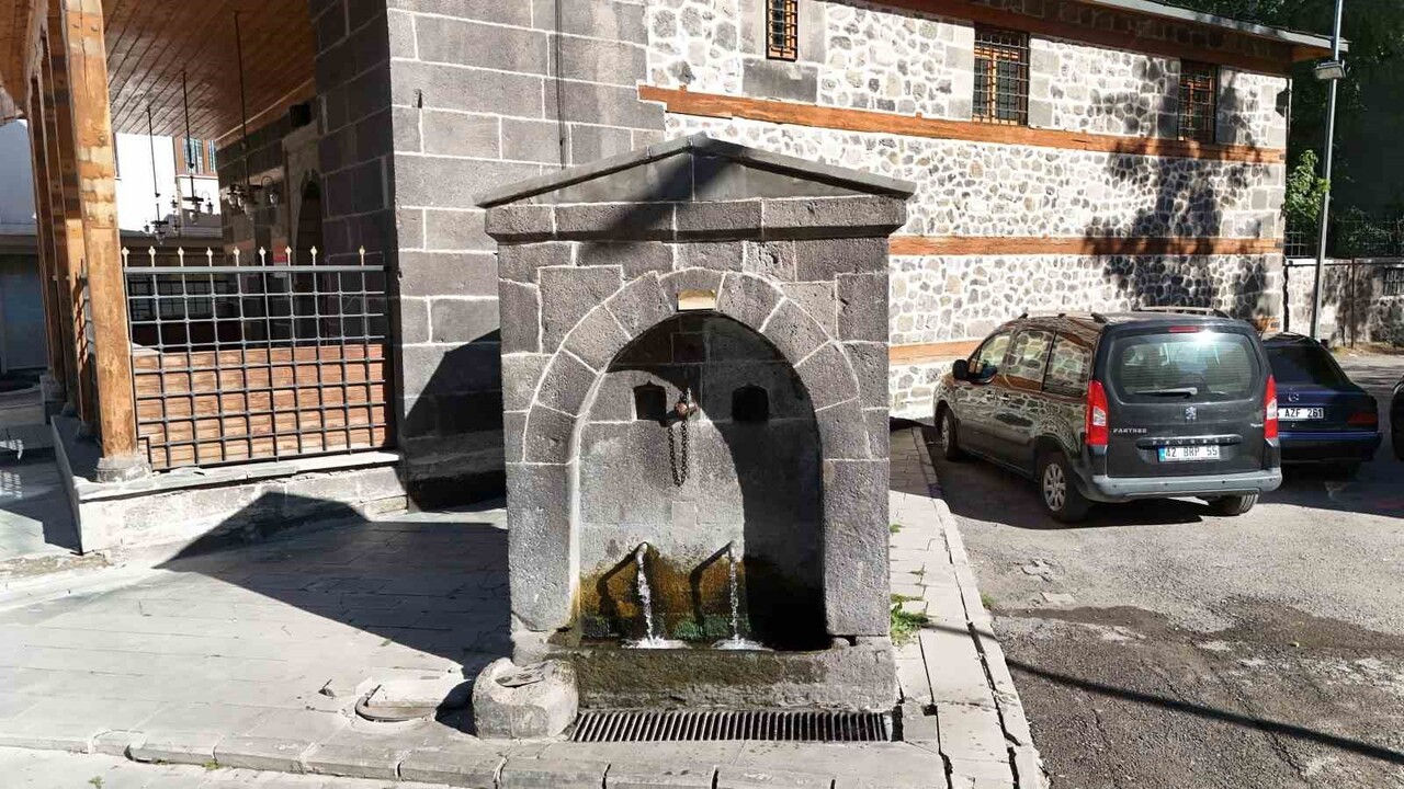 ERZURUM ŞEHİR MERKEZİNDE TESCİL EDİLMİŞ 175 TARİHÎ ÇEŞME BULUNUYOR. ERZURUM VALİLİĞİ BU ÇEŞMELERLE...