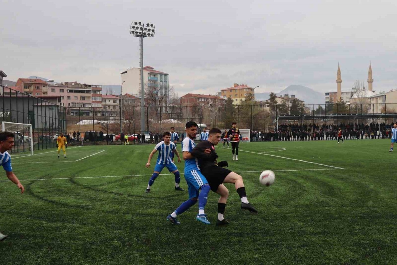 ERZURUM SÜPER AMATÖR LİGİ’NDE MÜCADELE EDEN OLTU 25 MART SPOR, KENDİ SAHASINDA AĞIRLADIĞI ERZURUM...