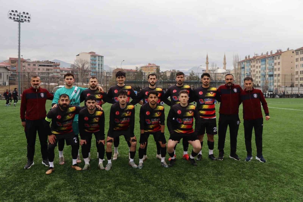 ERZURUM SÜPER AMATÖR LİGİ’NDE MÜCADELE EDEN OLTU 25 MART SPOR, KENDİ SAHASINDA AĞIRLADIĞI ERZURUM...