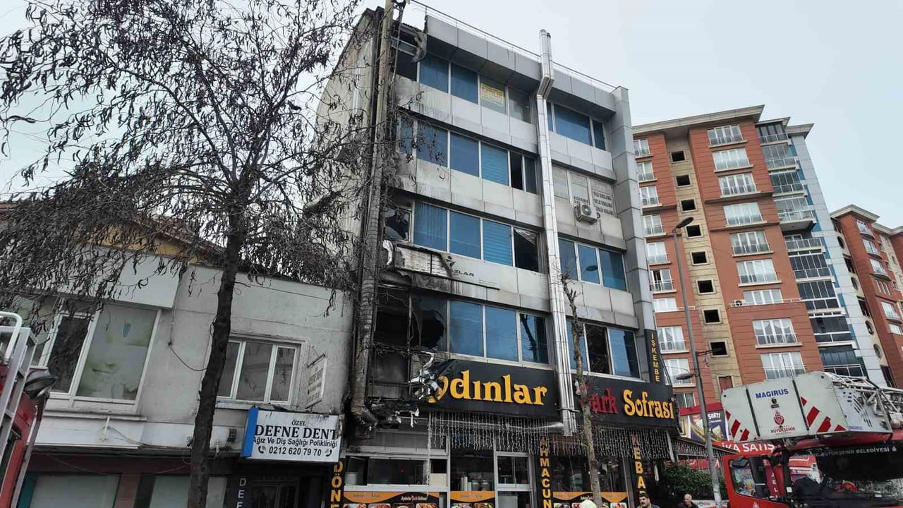 ESENYURT'TA İŞ HANINDA KORKUTAN YANGIN