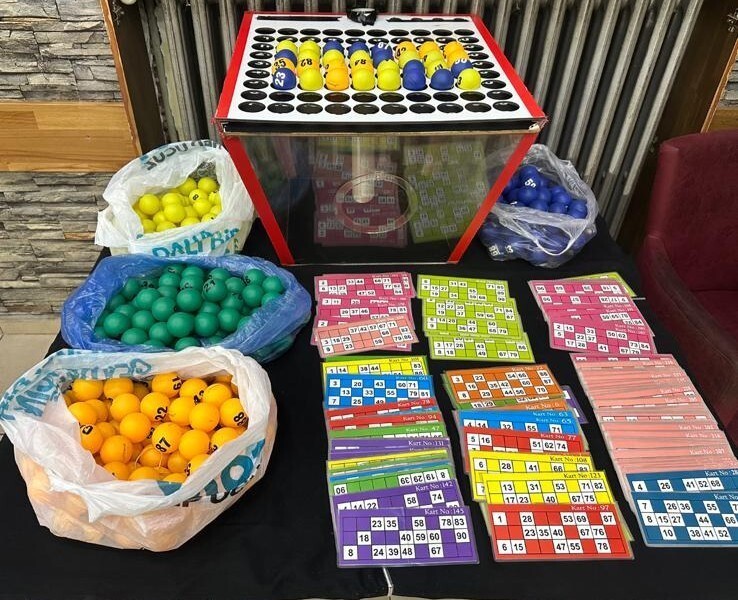 ESKİŞEHİR'DE BİR DERNEĞİN İÇİNDE 3 KAPIDAN GEÇİLEREK ERİŞİLEBİLEN KUMARHANEYE POLİS EKİPLERİNCE...