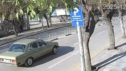 ESKİŞEHİR'DE OTOMOBİLE YANDAN ÇARPAN ELEKTRİKLİ MOTOSİKLETİN SÜRÜCÜSÜ YAŞLI ADAM AĞIR YARALI...