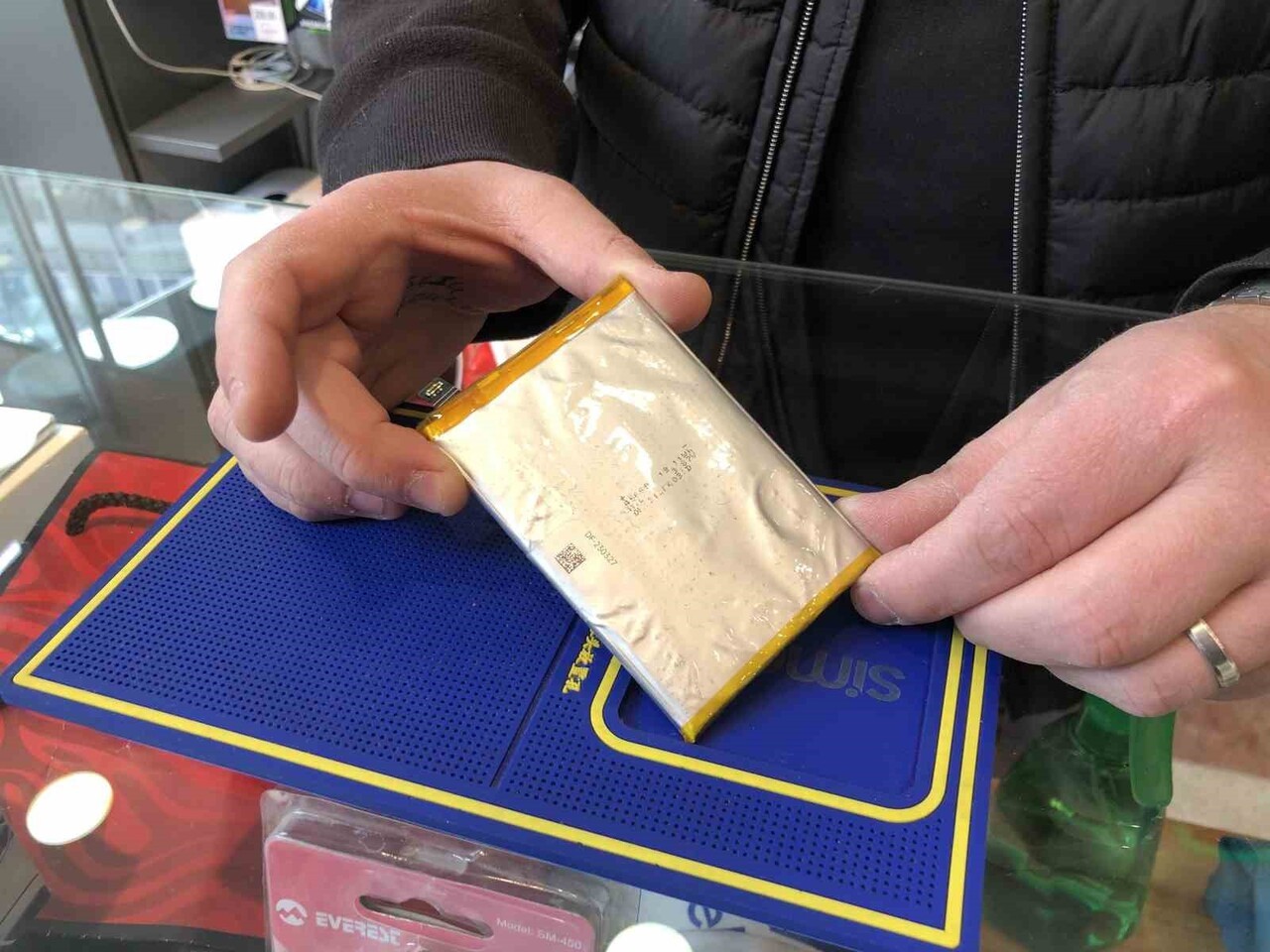 ESKİŞEHİR'DE SOĞUK HAVALARIN ETKİSİNİ GÖSTERMESİYLE BERABER VATANDAŞLAR, OLUŞAN BATARYA...