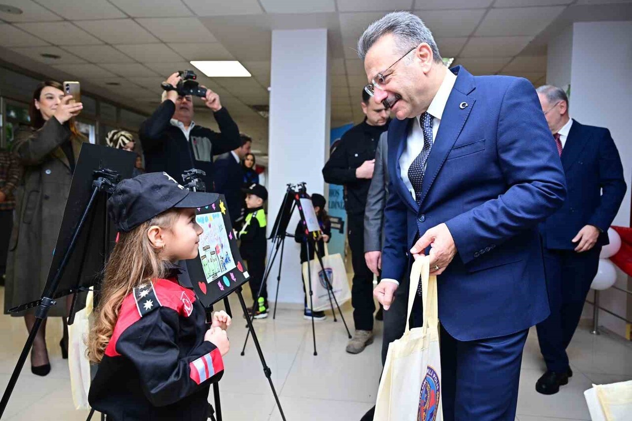 ESKİŞEHİR'DE TEKNOLOJİYİ ABARTMA, GELECEĞİNİ KARARTMA-2 PROJESİ'NİN KAPANIŞ PROGRAMINDA KONUŞAN...