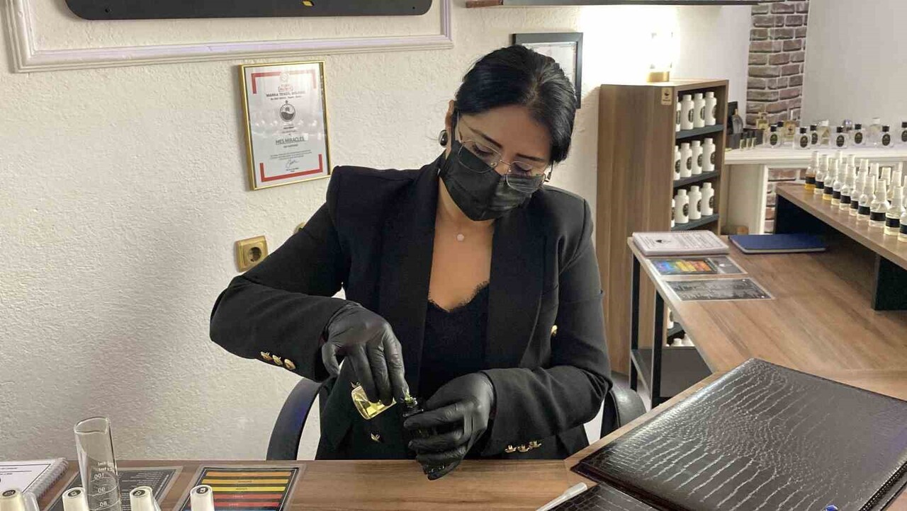 ESKİŞEHİR'DE YAŞAYAN 2 ÇOCUK ANNESİ TUĞBA GÖKMEN, İZLEDİĞİ BİR FİLMDEN ETKİLENEREK TEPEBAŞI AİLE...