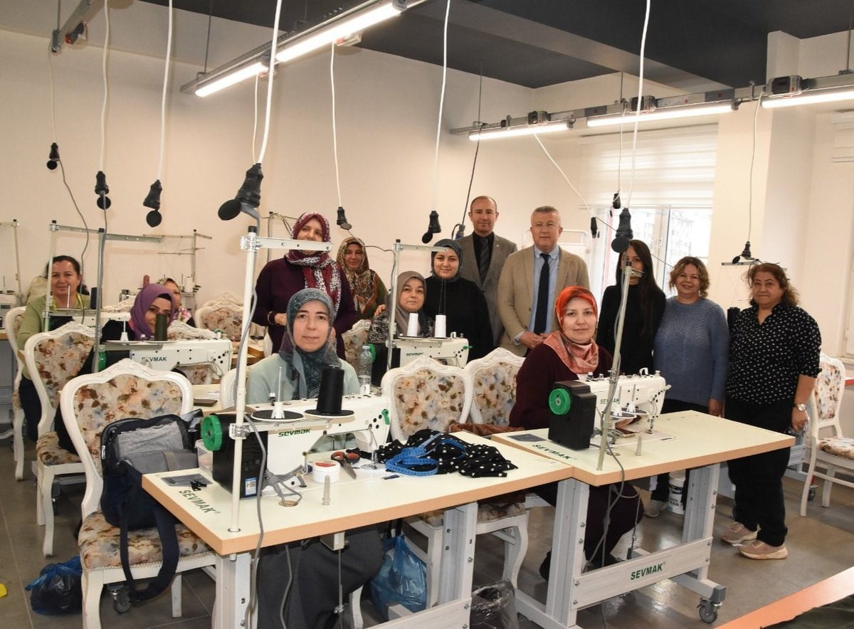 ESKİŞEHİR'E GELEN MİLLİ EĞİTİM BAKANLIĞI (MEB) YETKİLİLERİ, 'HAYAT BOYU ÖĞRENME ÇALIŞMALARI'NI...