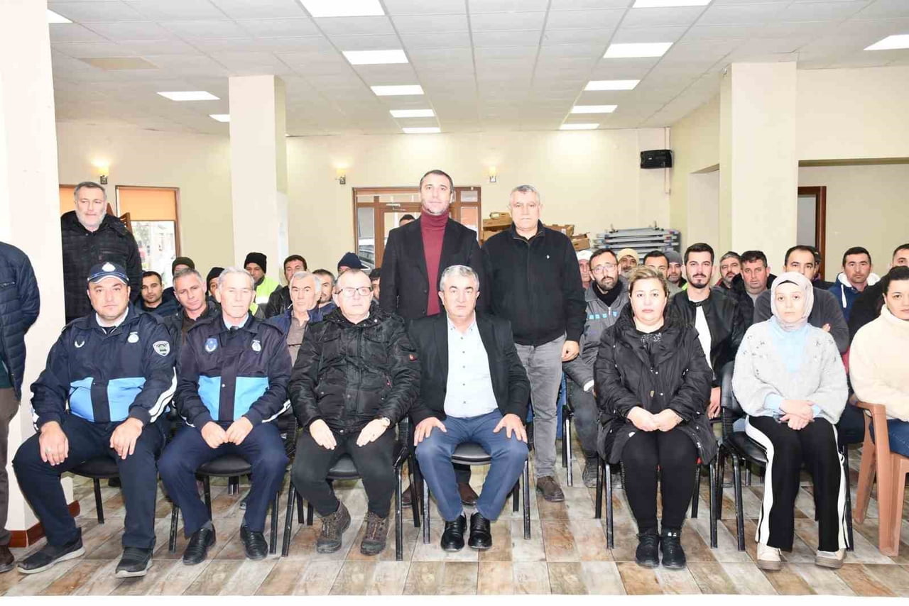 ESKİŞEHİR BEYLİKOVA BELEDİYE BAŞKANI HAKAN KARABACAK, YENİ YIL DOLAYISIYLA BELEDİYE BÜNYESİNDE...