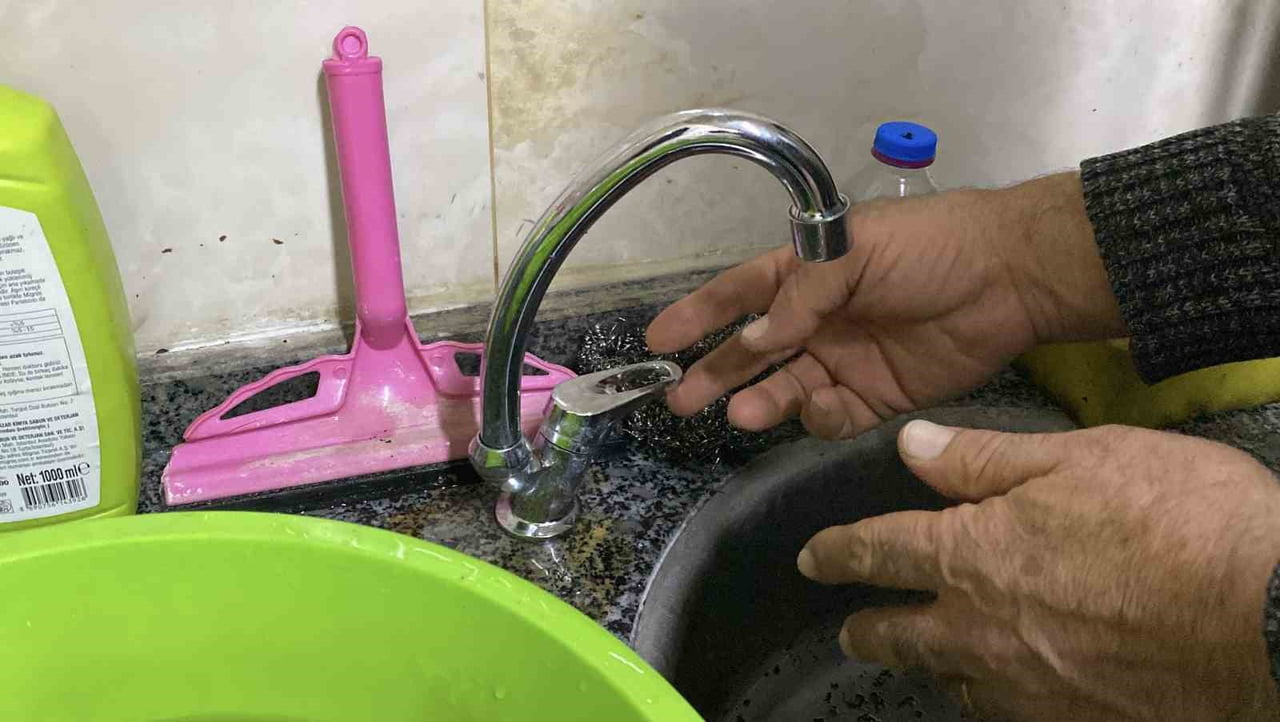 ESKİŞEHİR’DE ARIZA SEBEBİYLE YAKLAŞIK 24 SAAT BOYUNCA YAŞANAN SU KESİNTİSİ VATANDAŞLARI MAĞDUR...