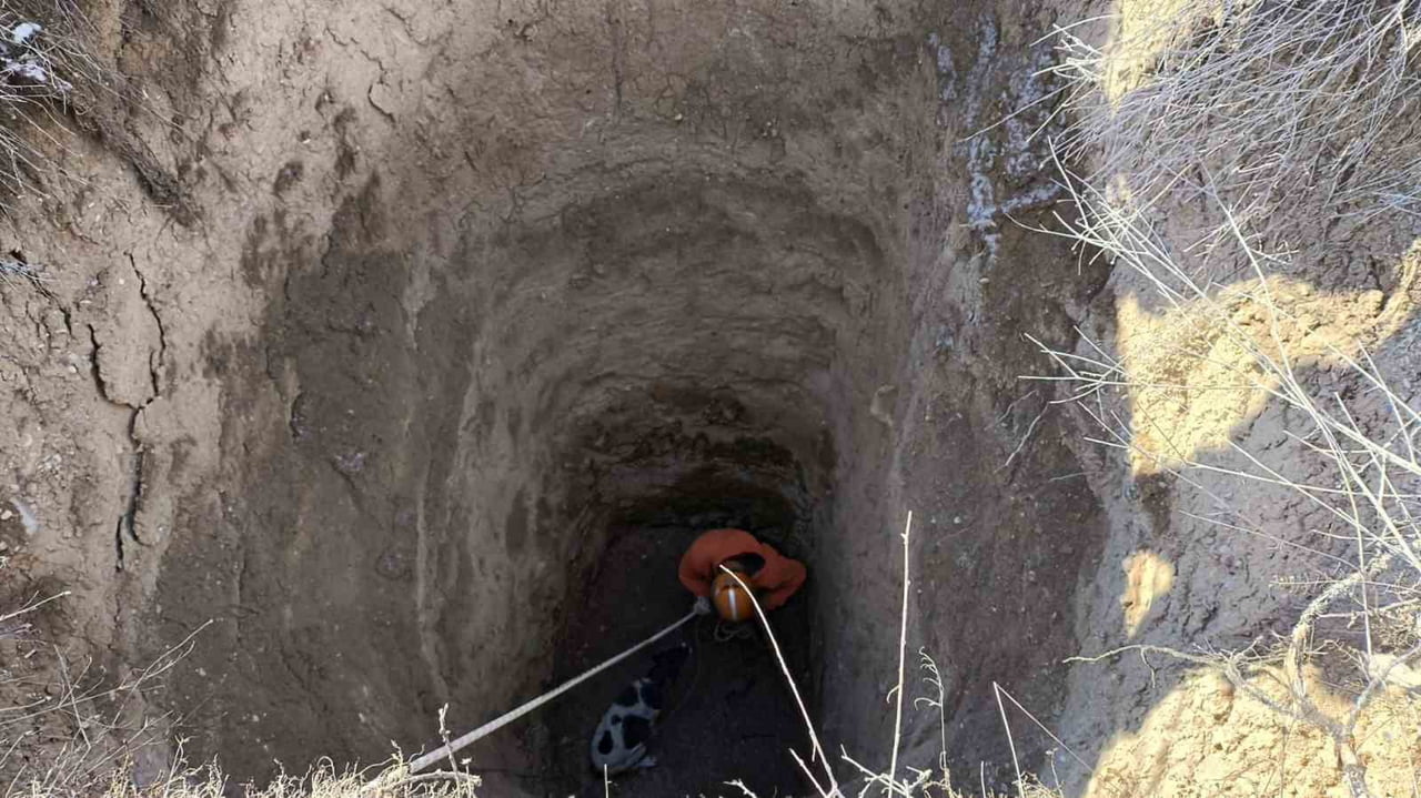 ESKİŞEHİR’DE AV SIRASINDA 12 METRELİK ÇUKURA DÜŞEN KÖPEK, AFET VE ACİL DURUM MÜDÜRLÜĞÜ (AFAD)...