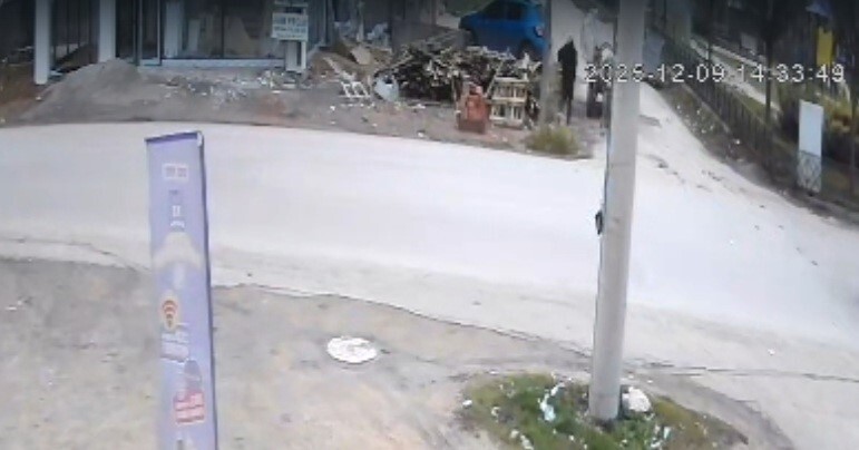 ESKİŞEHİR’DE BİR BİNA ÖNÜNDEN MALZEME ALIRKEN UYARILAN VE UZAKLAŞAN ŞAHIS, DAKİKALAR SONRA BU KEZ...