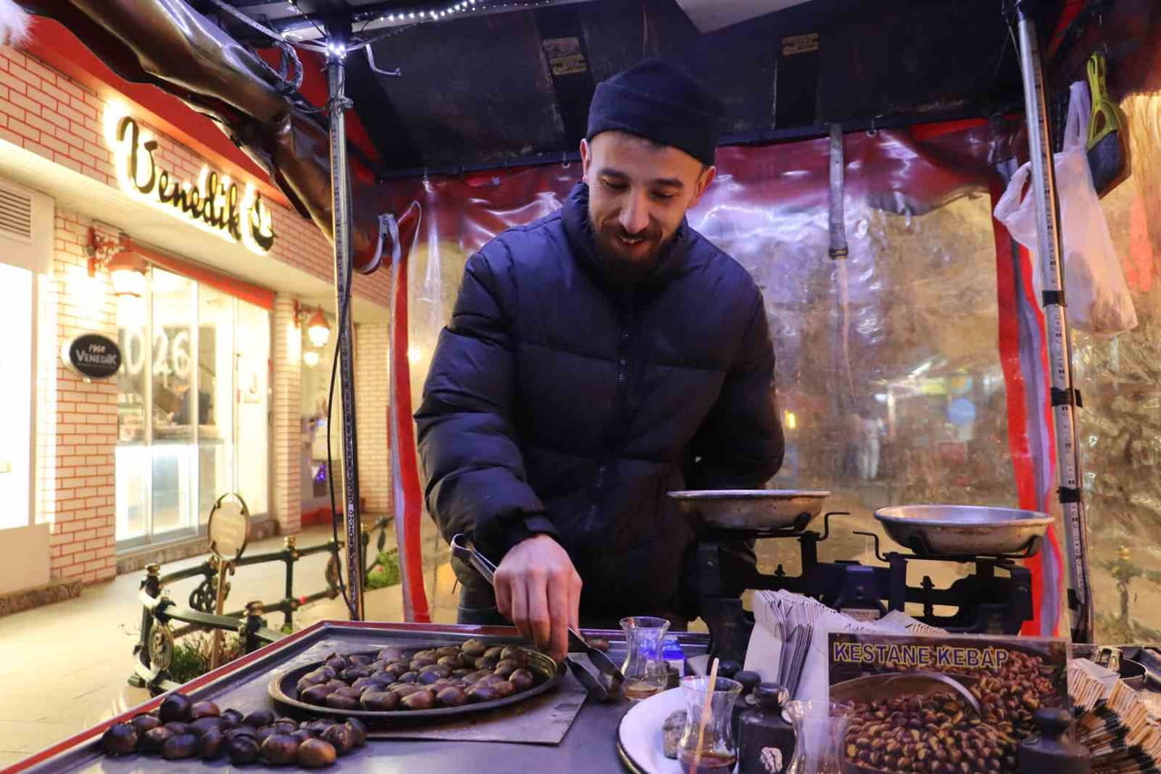 ESKİŞEHİR’DE HAVA SICAKLIĞININ HİSSEDİLEN-7 DERECEYE KADAR DÜŞTÜĞÜ YILBAŞI GECESİNDE, DONDURUCU...