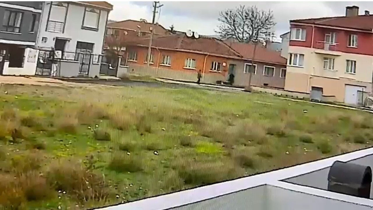 ESKİŞEHİR’DE İKİ YAŞLI VATANDAŞI DARP ETTİKTEN SONRA ALTIN BİLEZİĞİ ÇALAN ŞAHIS...