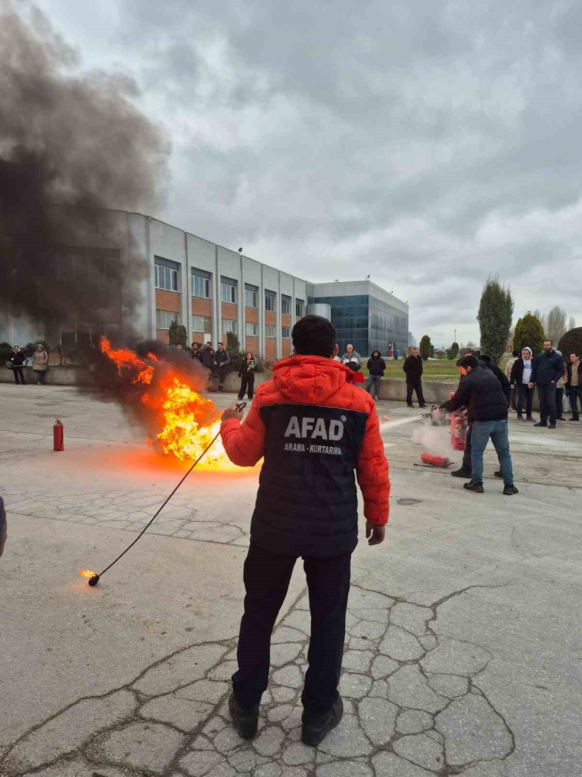 ESKİŞEHİR İL AFET VE ACİL DURUM MÜDÜRLÜĞÜ (AFAD) EKİPLERİNCE, BİR SERAMİK FABRİKASINDA DÜZENLENEN...