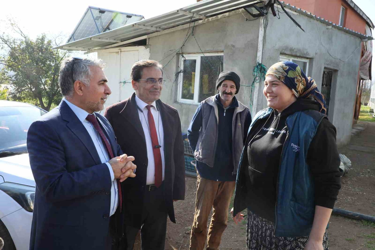 ESKİŞEHİR İL TARIM MÜDÜRLÜĞÜ YETKİLİLERİ, MEVSİM ŞARTLARINA UYGUN OLARAK YETİŞTİRİLEN KIŞLIK...