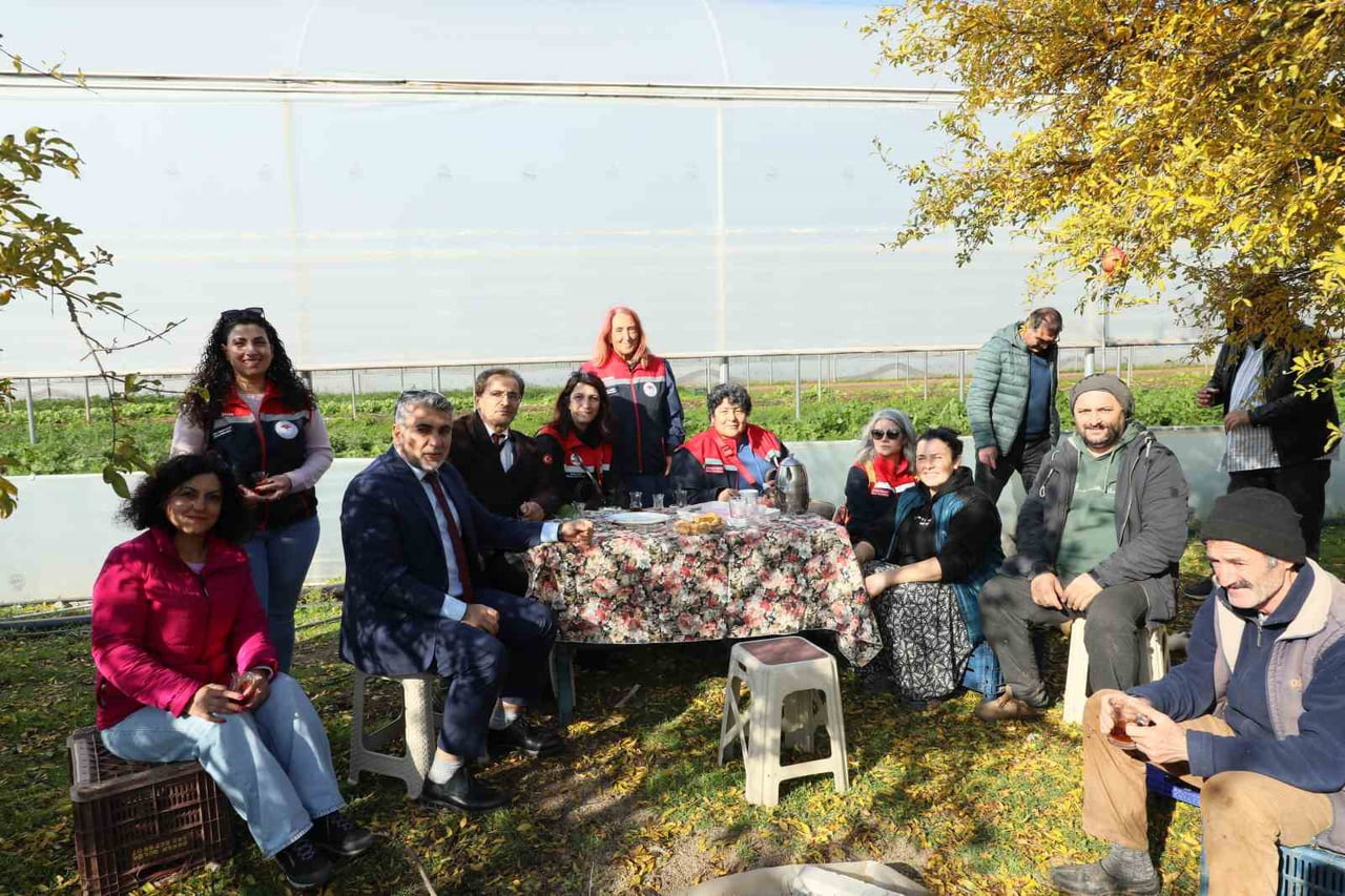 ESKİŞEHİR İL TARIM MÜDÜRLÜĞÜ YETKİLİLERİ, MEVSİM ŞARTLARINA UYGUN OLARAK YETİŞTİRİLEN KIŞLIK...