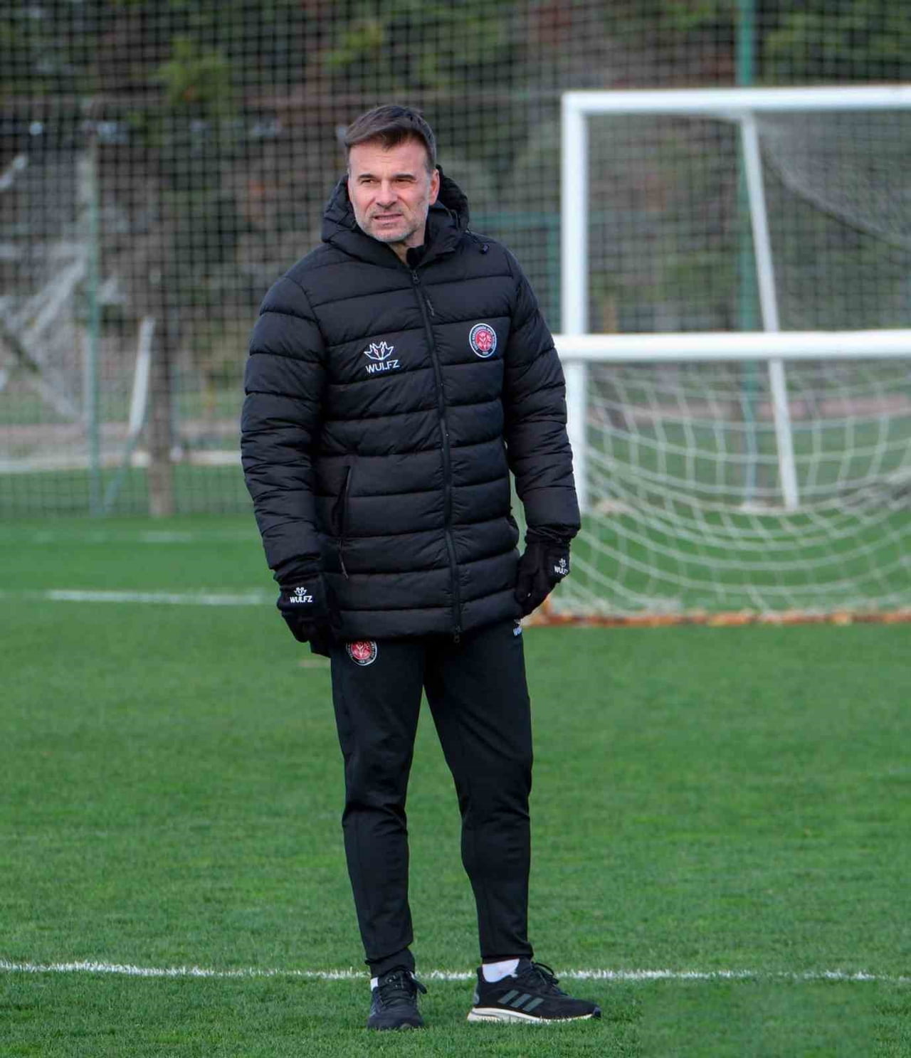 FATİH KARAGÜMRÜK TEKNİK DİREKTÖR ALEKSANDAR STANOJEVİC, TAKIMIN BAŞINDA İLK ANTRENMANINA...