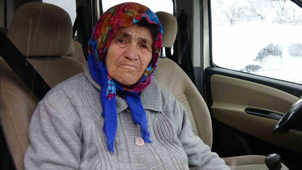 FATMA AYDIN İSE, "HER YERİM AĞRIYOR. DEVREKANİ DEVLET HASTANESİ’NE GİDİYORUM. YOLLARIMIZ...