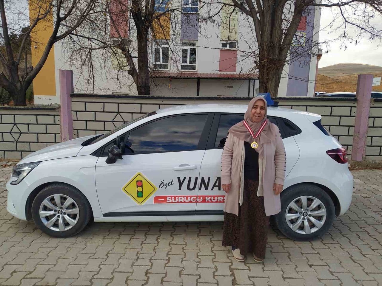 FATMA ODABAŞI'NA GÖSTERDİĞİ BAŞARI VE CESARETTEN DOLAYI MADALYA VERİLDİ
