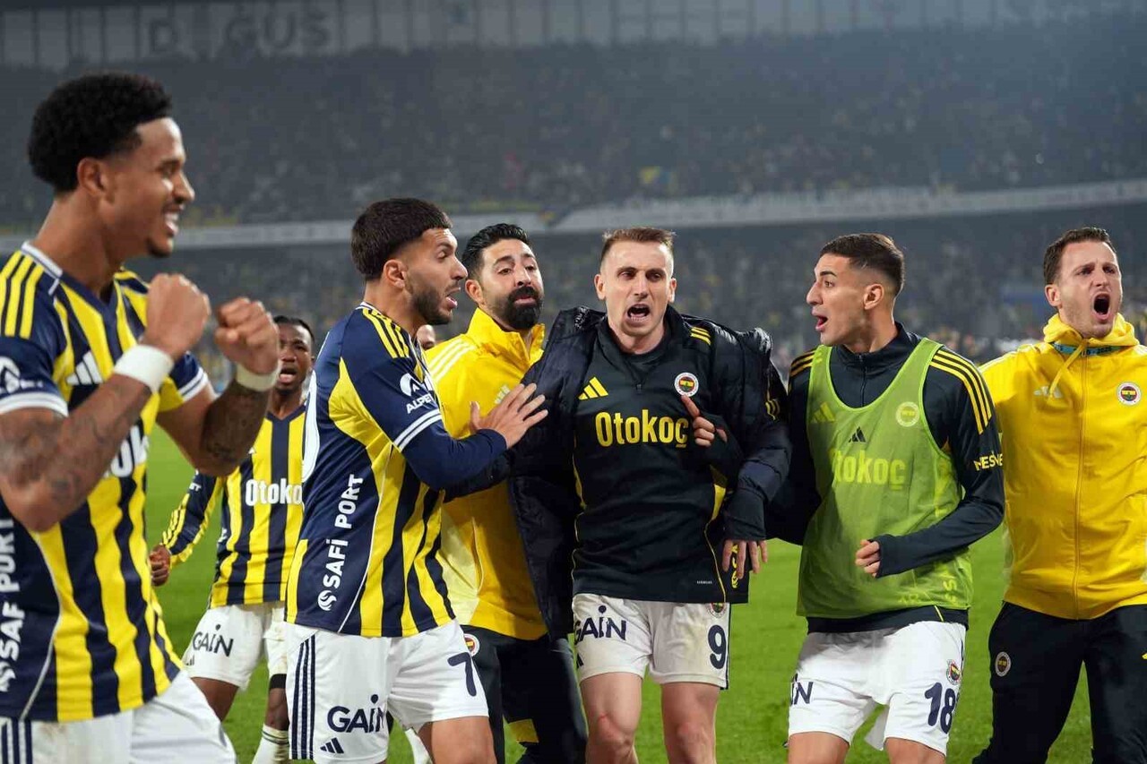 FENERBAHÇE, GALATASARAY İLE OYNADIĞI DERBİDE 90+5. DAKİKADA JHON DURAN İLE BULDUĞU GOLLE 1 PUANI...