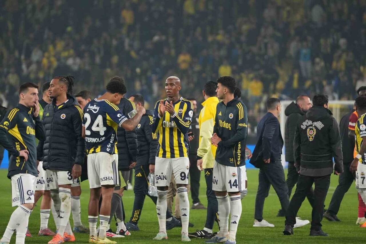 FENERBAHÇE, GALATASARAY İLE OYNADIĞI DERBİDE 90+5. DAKİKADA JHON DURAN İLE BULDUĞU GOLLE 1 PUANI...