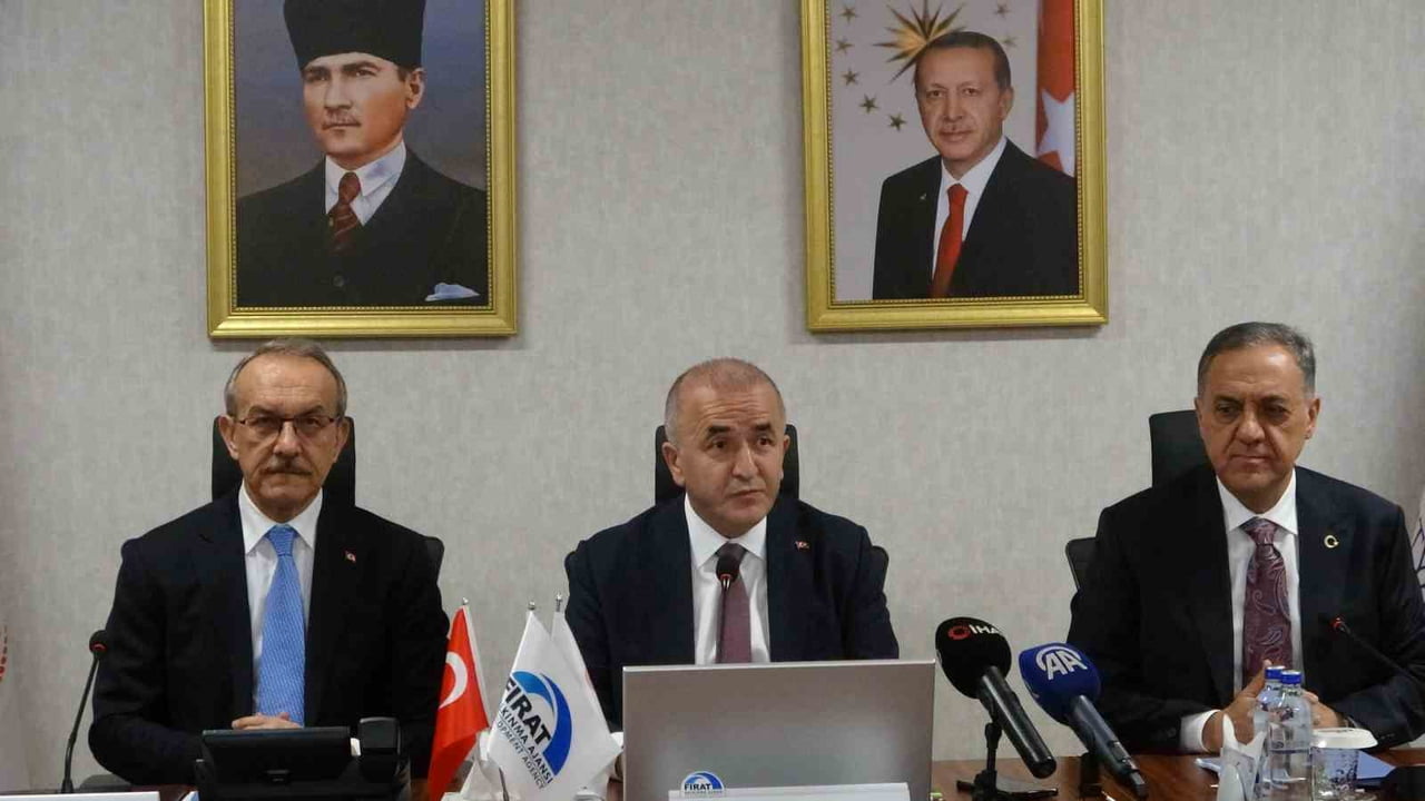 FIRAT KALKINMA AJANSI (FKA) YÖNETİM KURULU BAŞKANLIĞI GÖREVİNİ YÜRÜTEN ELAZIĞ VALİSİ NUMAN...