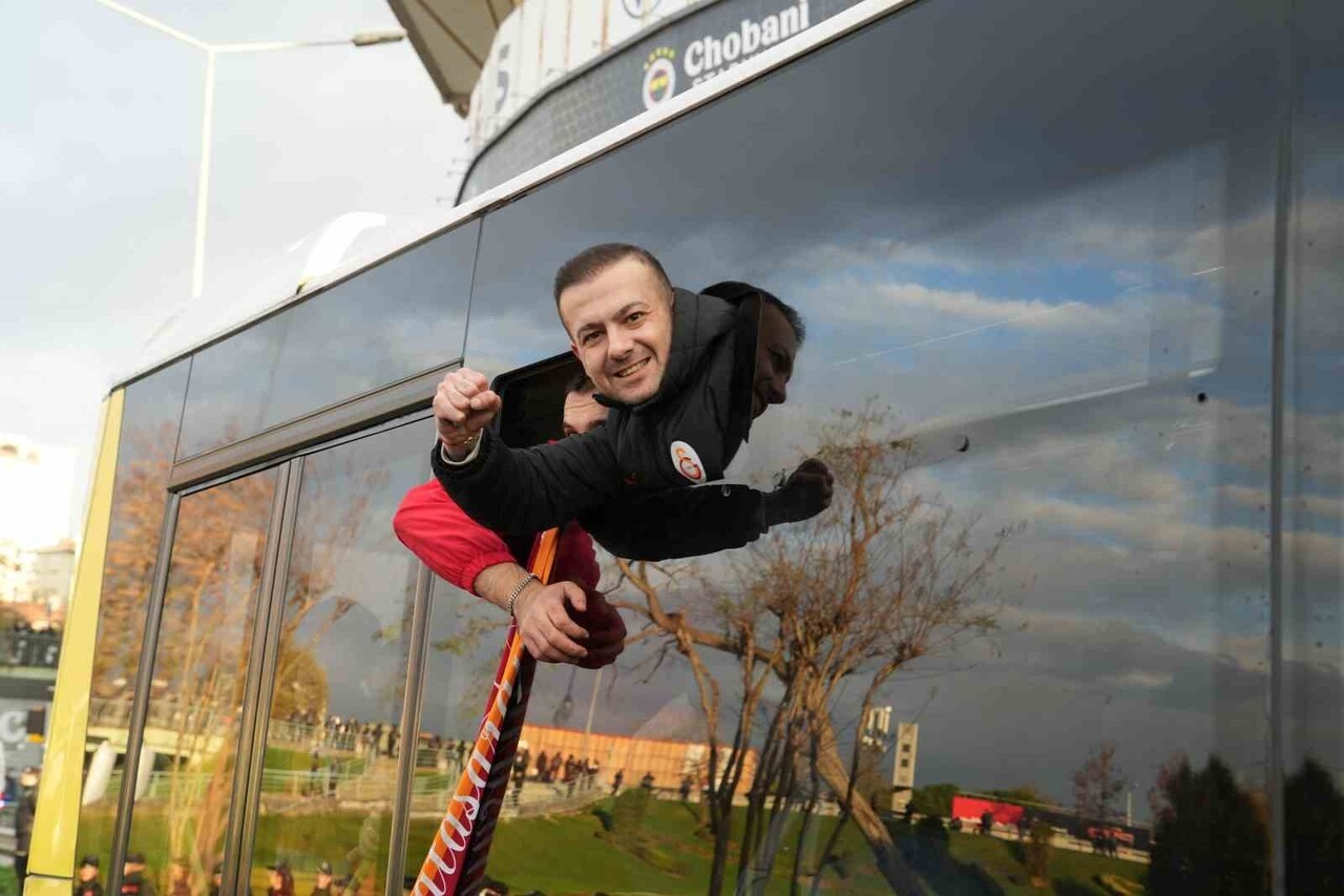 GALATASARAY'IN DEPLASMANDA OYNAYACAĞI FENERBAHÇE DERBİSİNİ TRİBÜNDEN TAKİP EDECEK OLAN...