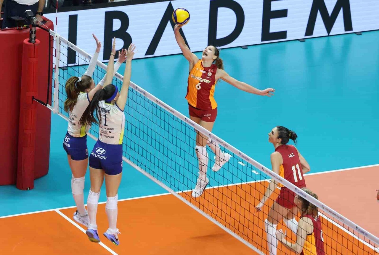 GALATASARAY KADIN VOLEYBOL TAKIMI, PORTEKİZ EKİBİ PORTO'YU 3-0 MAĞLUP EDEREK, 2026 CEV KUPASI'NDA...