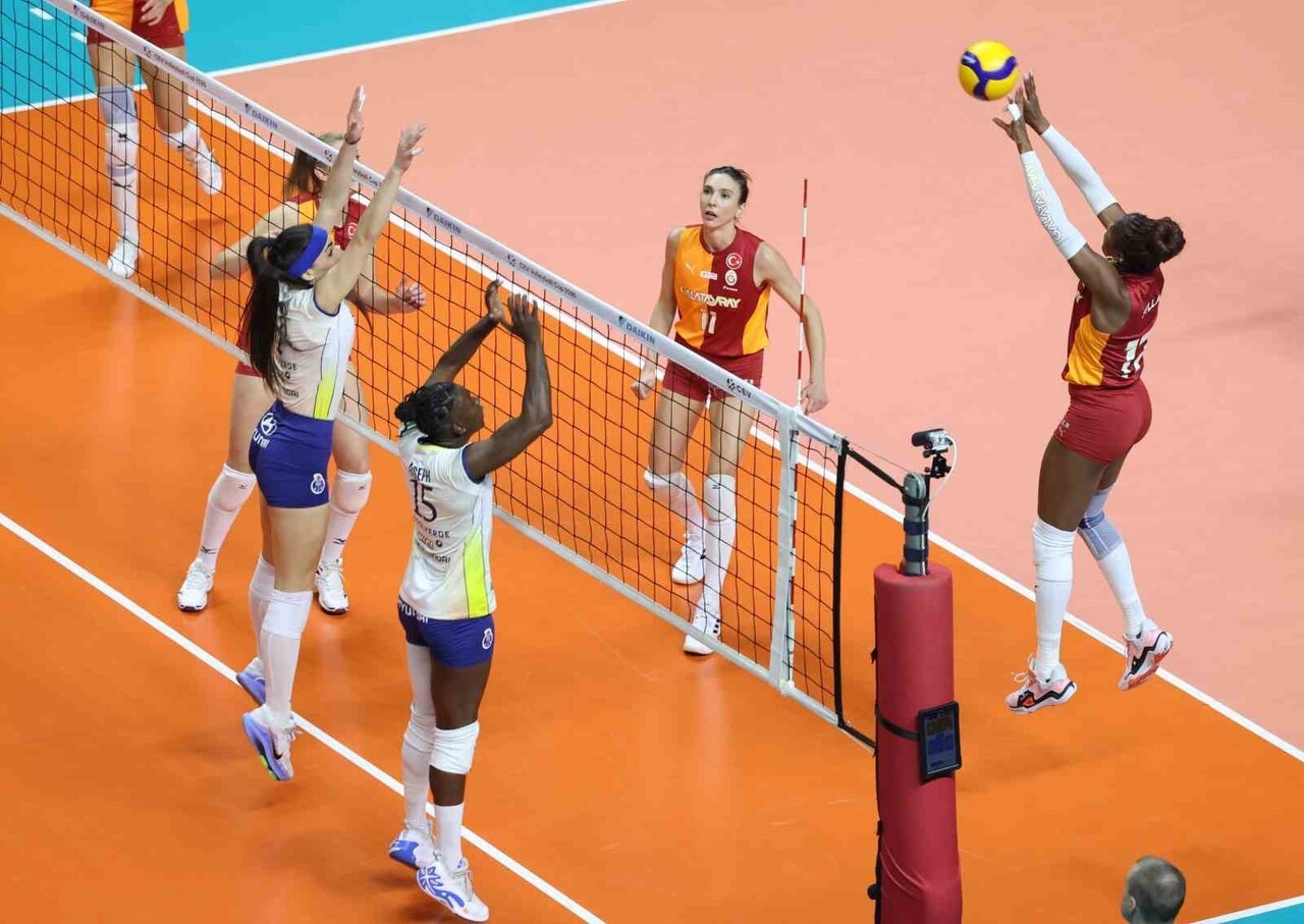 GALATASARAY KADIN VOLEYBOL TAKIMI, PORTEKİZ EKİBİ PORTO'YU 3-0 MAĞLUP EDEREK, 2026 CEV KUPASI'NDA...